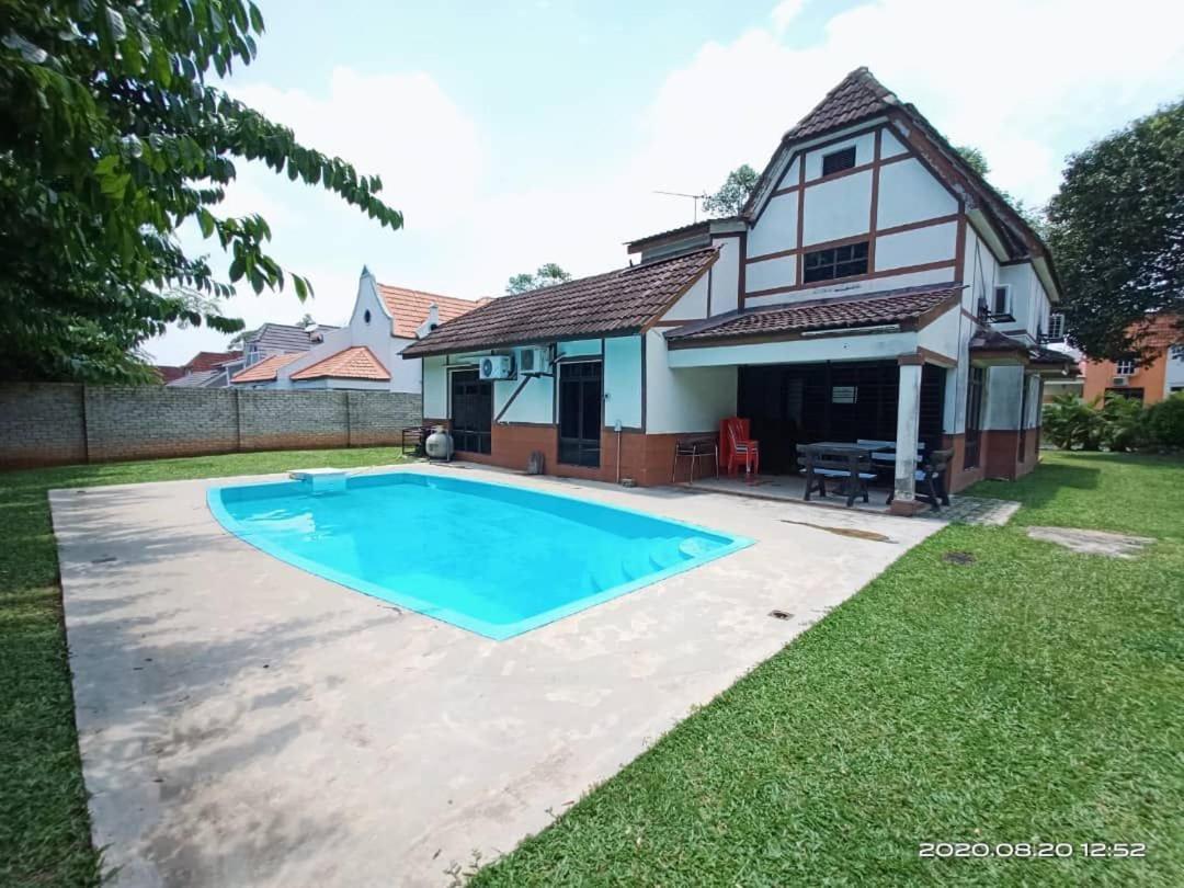 Malacca Villa With Private Swimming Pool מראה חיצוני תמונה